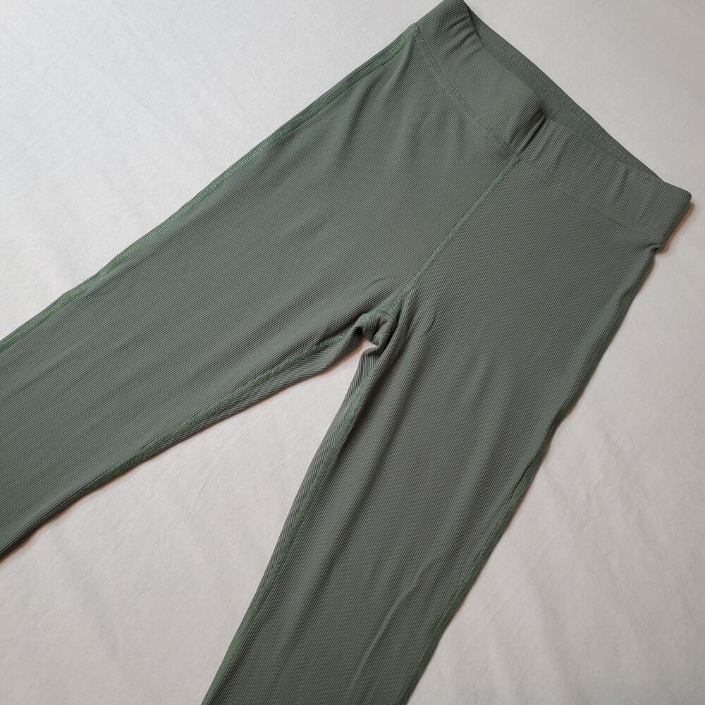 Outdoor Voices Women's Size M SuperForm Rib Flare Pant Green